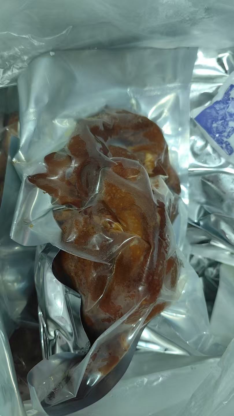 300买一箱苏马湾酒再送一箱酒再送一只鸡